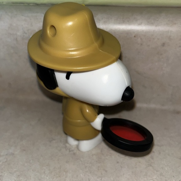 2018 McDonalds Collectible SECRET AGENT SNOOPY - Picture 2 of 4